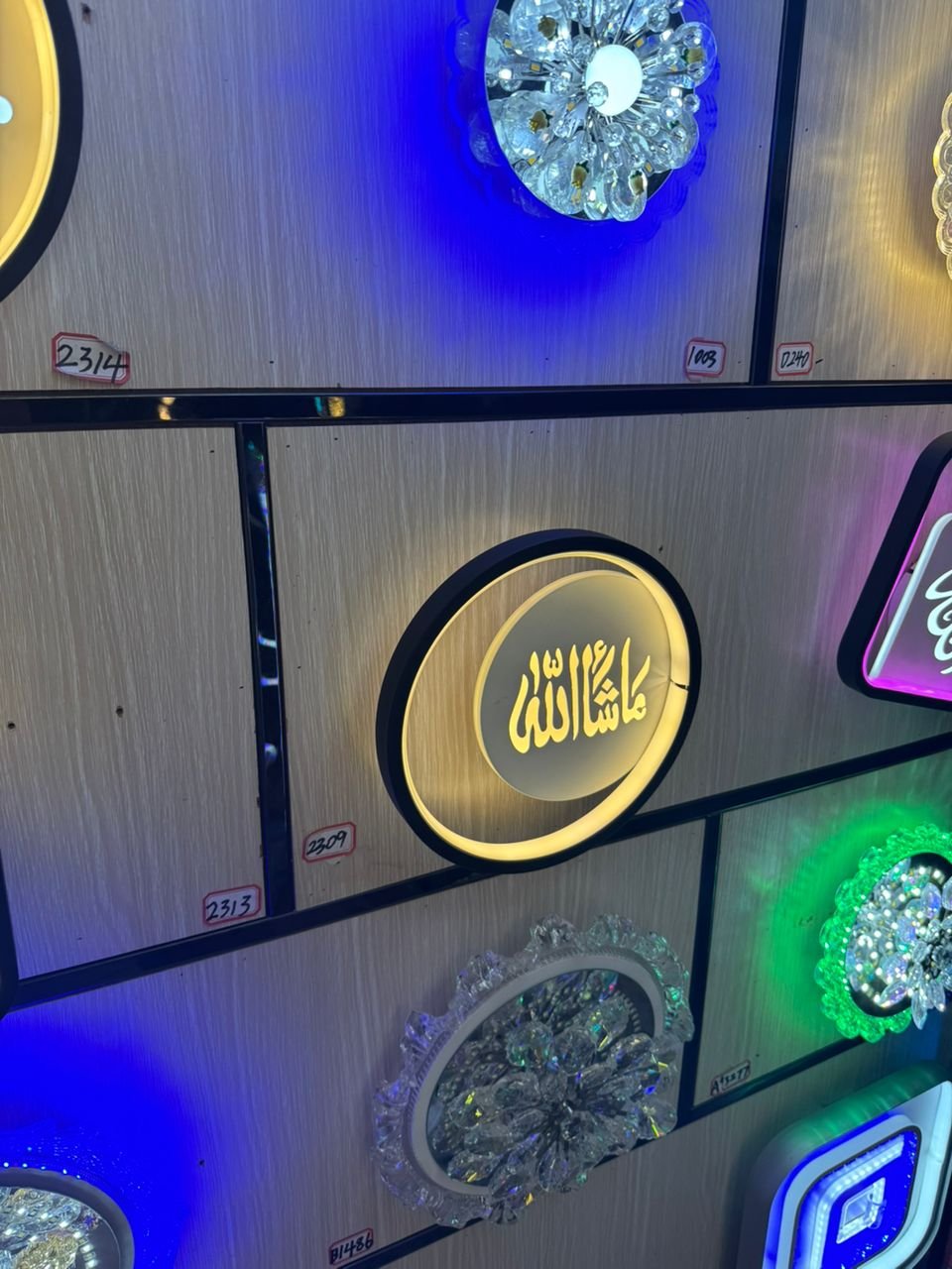 Lustre ou plafonnier LED multiple, design moderne